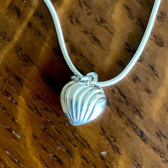 Vintage 925 Silver Puffed Ribbed Heart Pendant On A Snake Chain Necklace - Picture 3 of 6